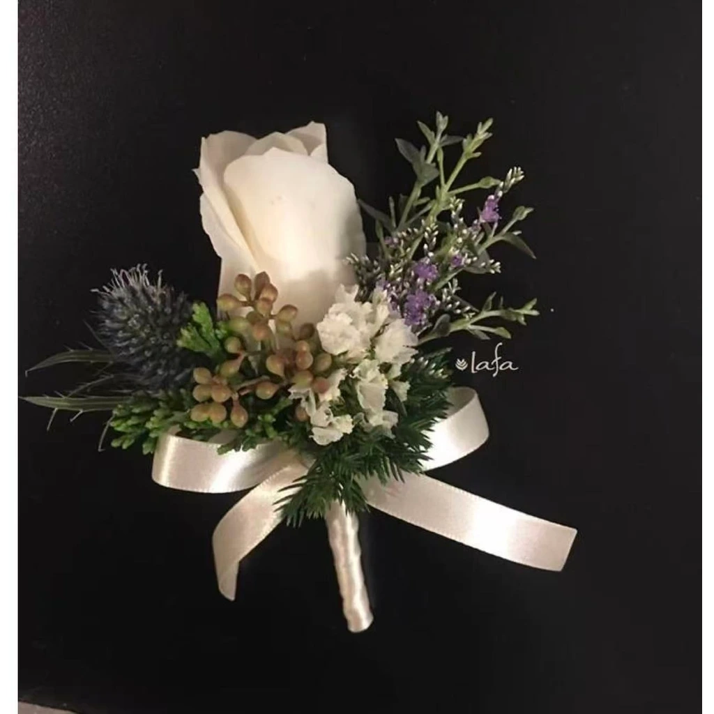 White Rose Boutonniere · 白色玫瑰胸花
