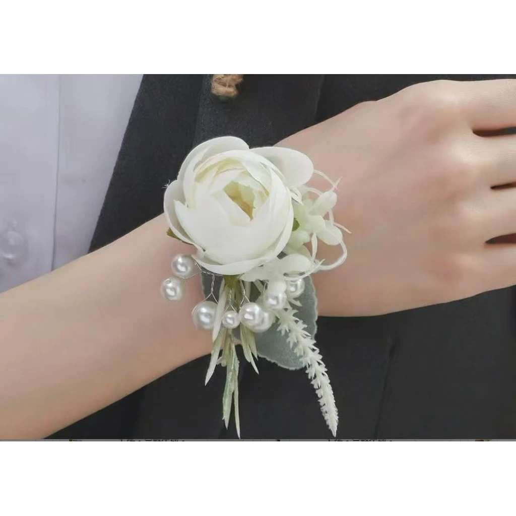 White Ranunculus Pearl Wrist Corsage · 白色洋桔梗珍珠腕花