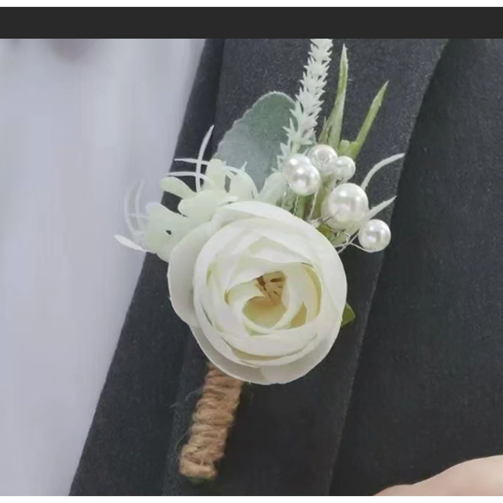White Rose Boutonniere (Classic) · 白色玫瑰胸花 (经典款)