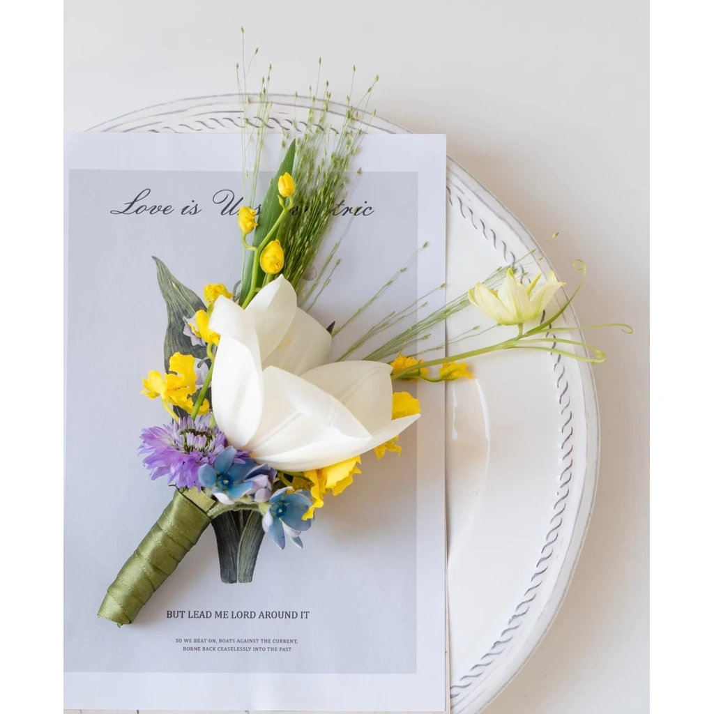 White Magnolia & Yellow Boutonniere · 白玉兰与黄色系胸花