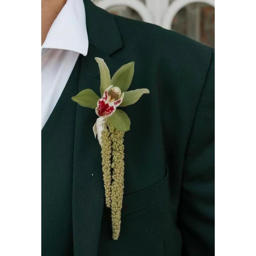 Green Cymbidium Orchid Boutonniere · 绿色大花蕙兰胸花