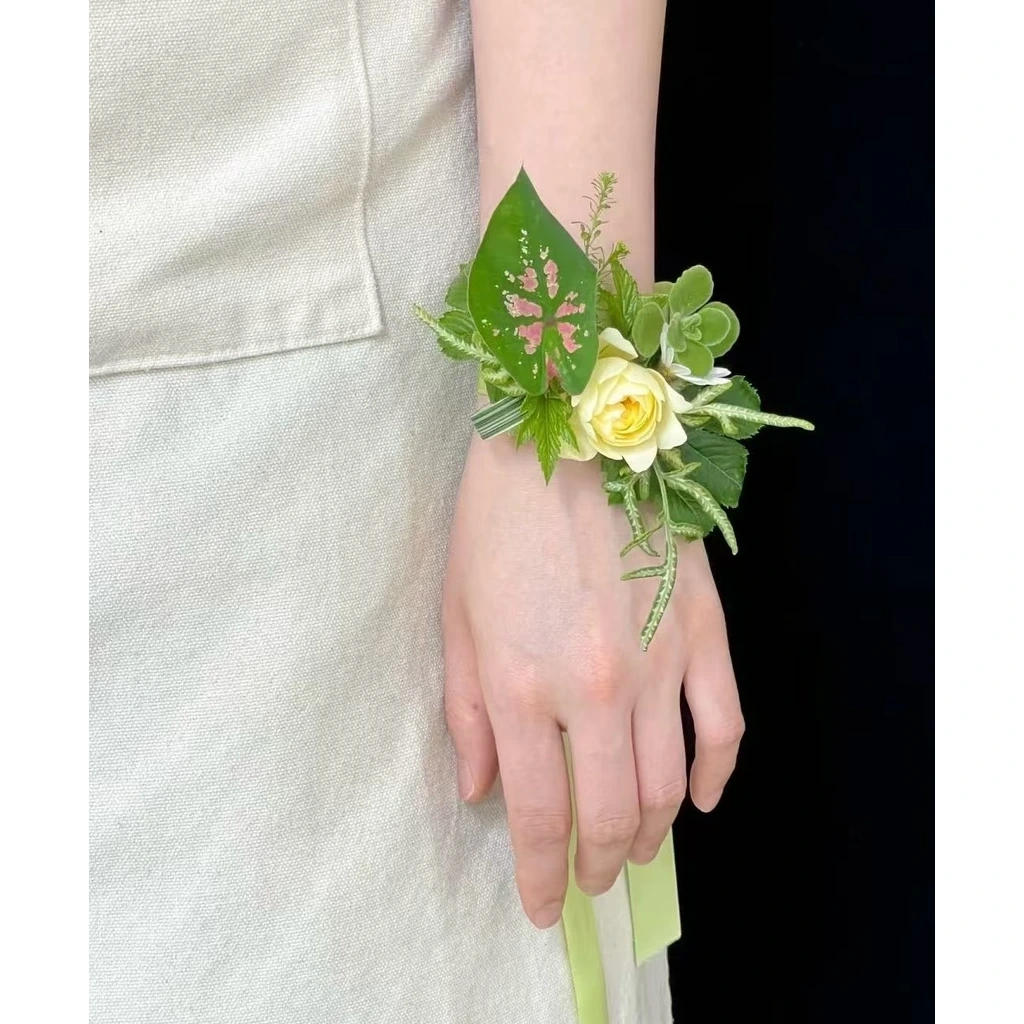 Yellow Garden Rose Wrist Corsage · 黄玫瑰手腕花