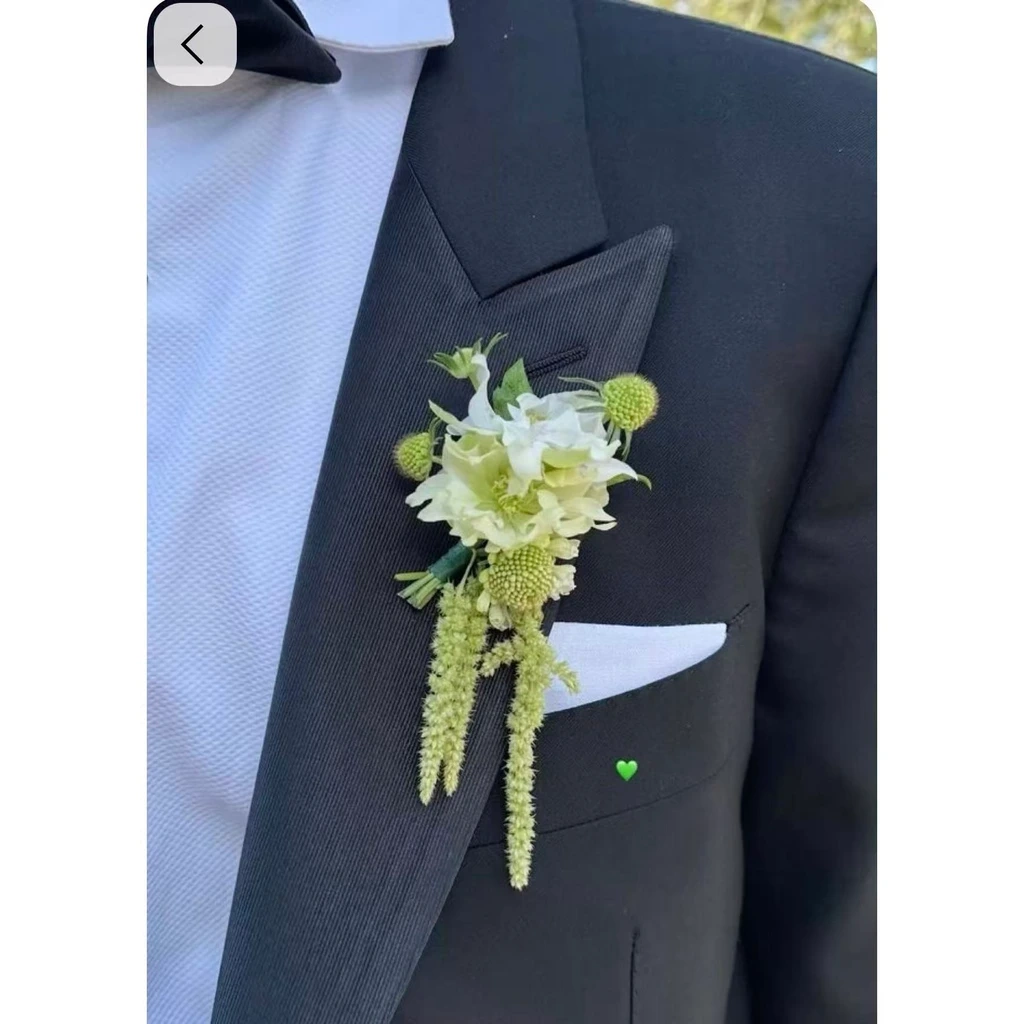 White and Green Boutonniere · 白绿胸花