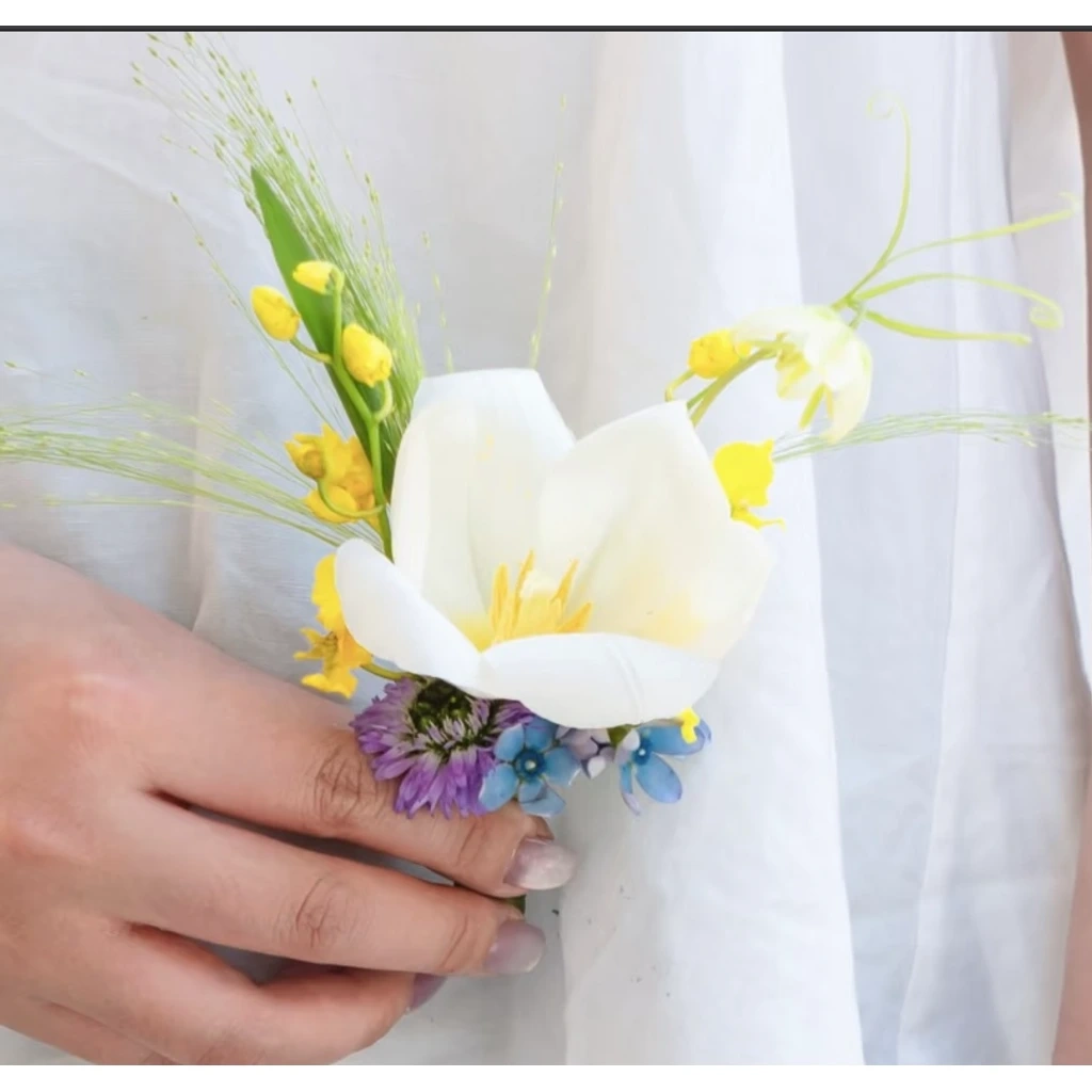 White Tulip Wrist Corsage · 白色郁金香腕花